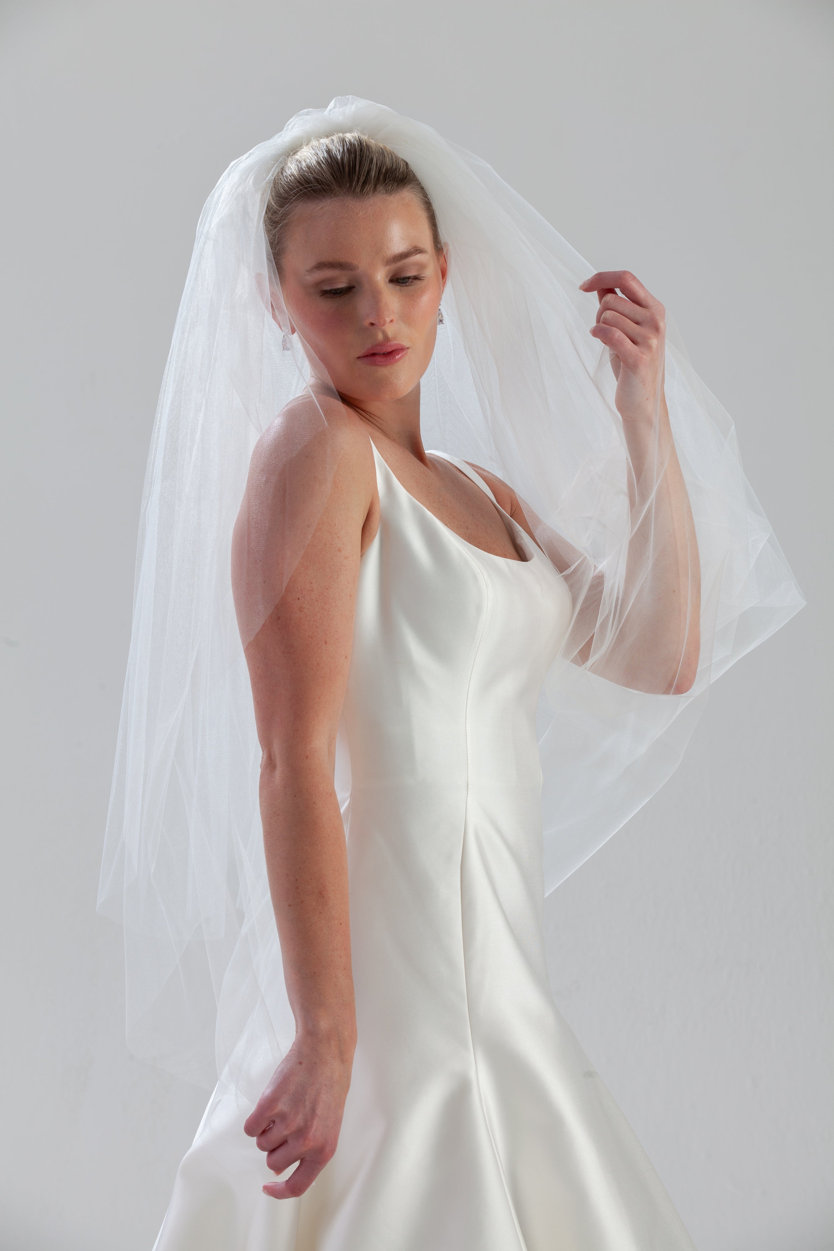 Fingertip Bouffant Veil
